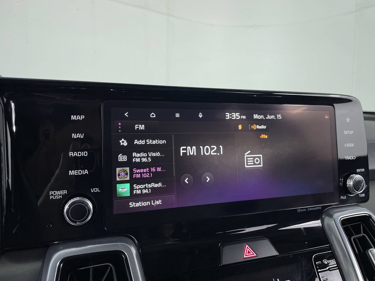 Used 2023 Kia Sorento SX AWD/4WD image 16