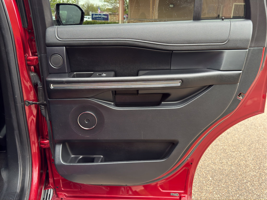 Used 2019 Ford Expedition XLT w/ Equipment Group 202A AWD/4WD image 22