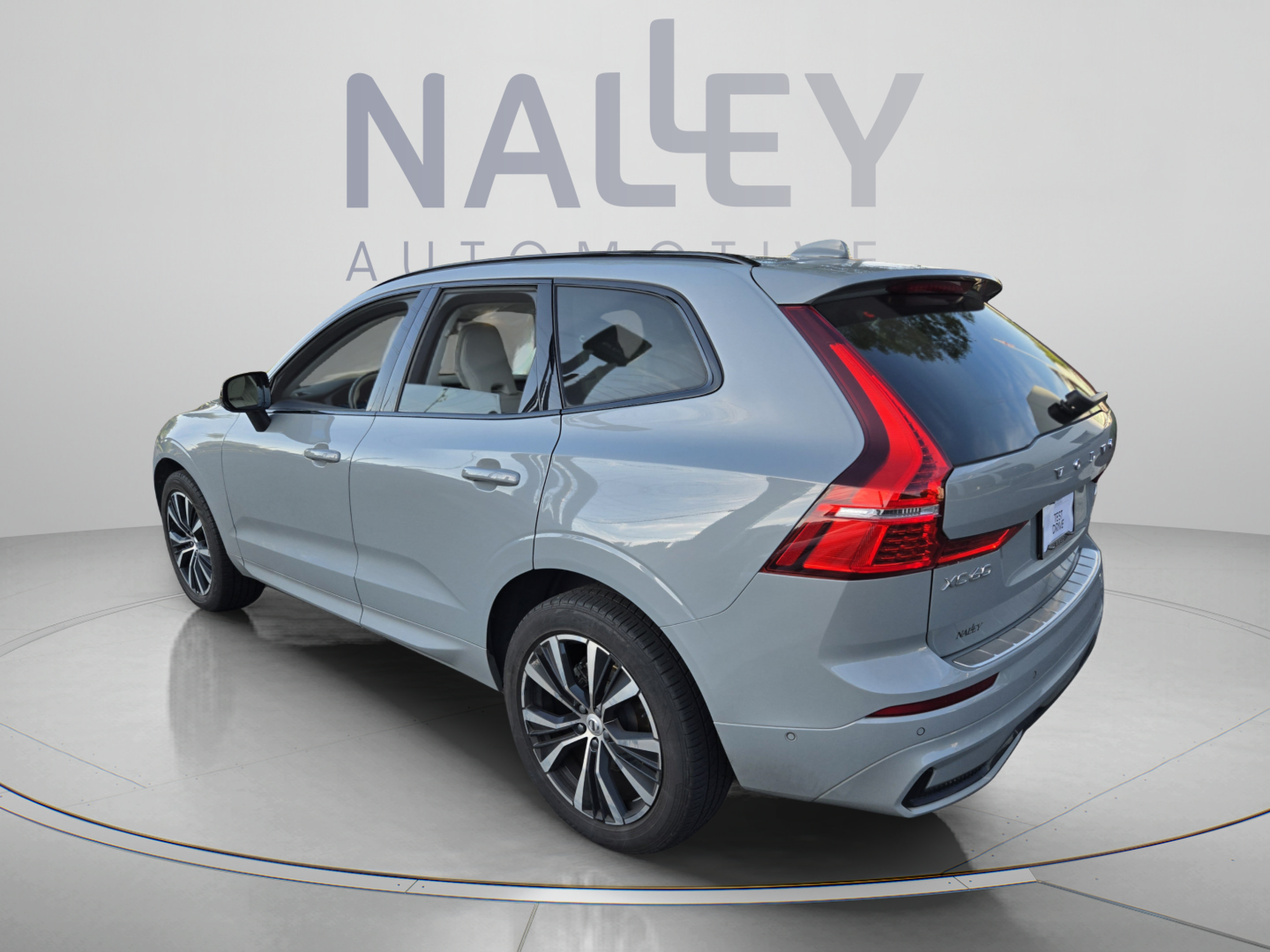 Used 2024 Volvo XC60 B5 Plus w/ Protection Package Premier AWD/4WD image 3