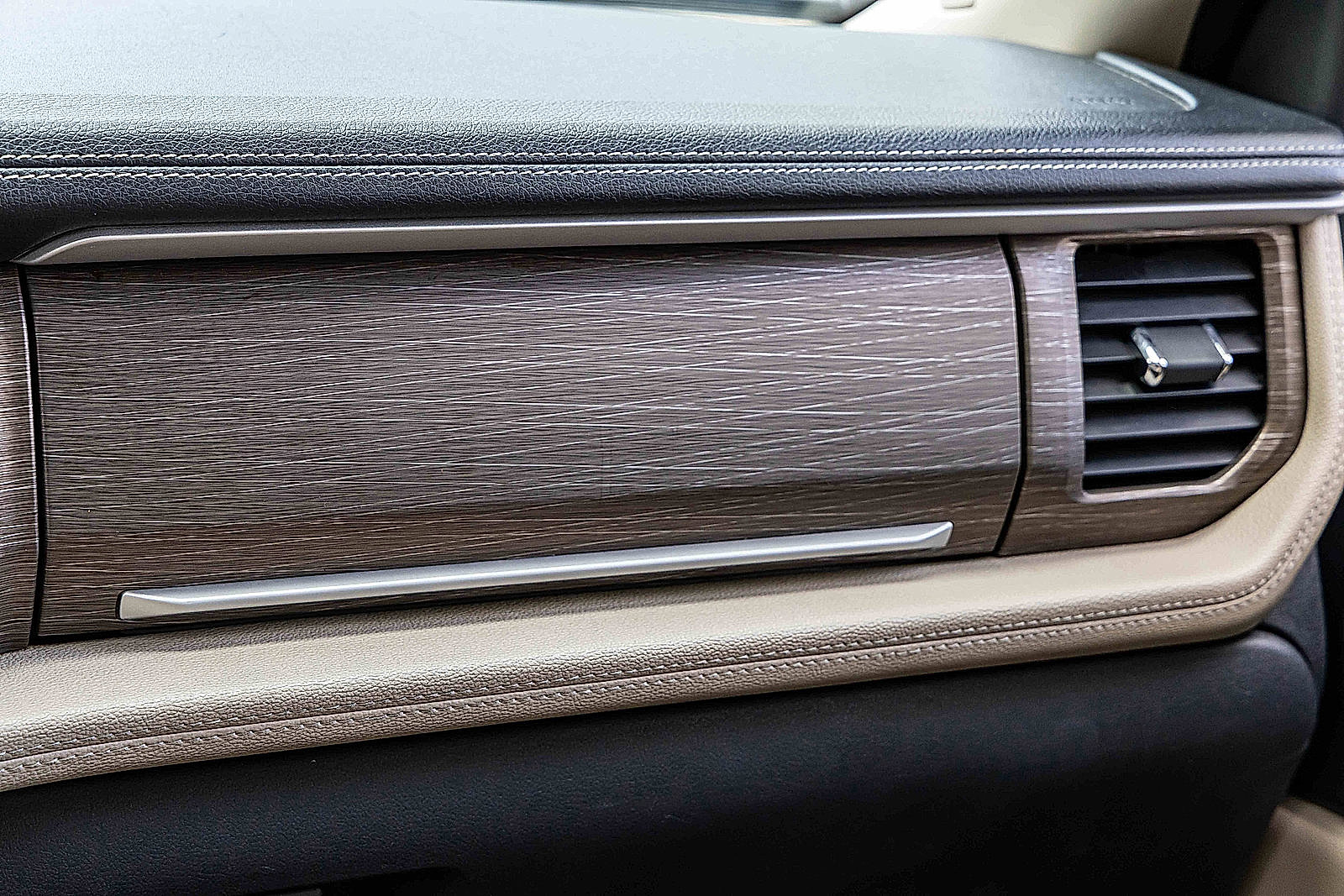 Used 2023 Ford Expedition Limited image 16