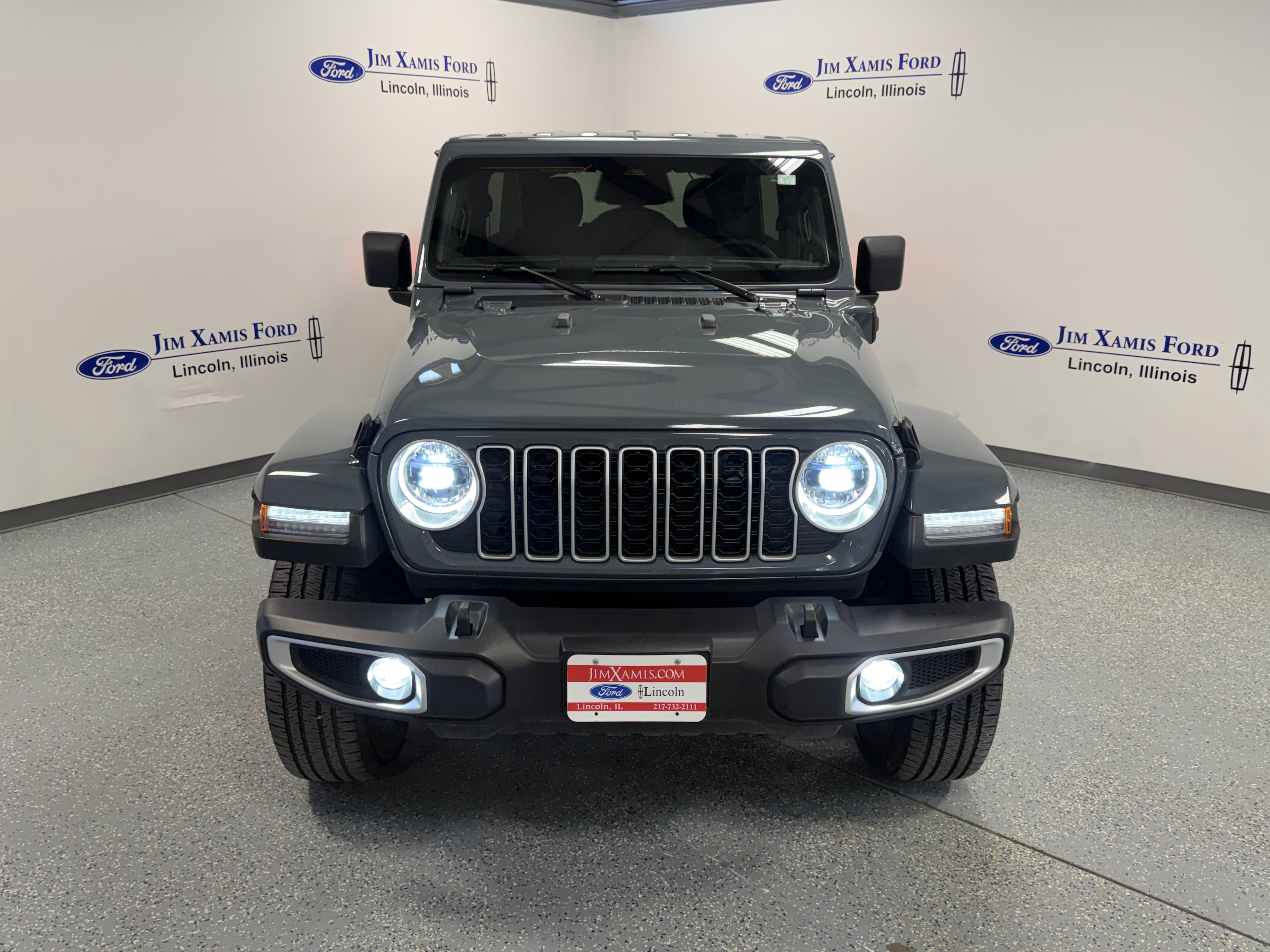 Used 2025 Jeep Wrangler Unlimited Sahara AWD/4WD image 2