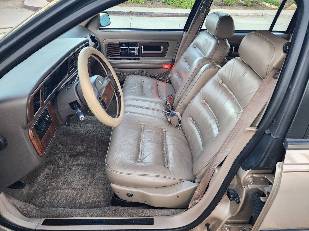 Used 1988 Lincoln Continental Signature FWD image 12