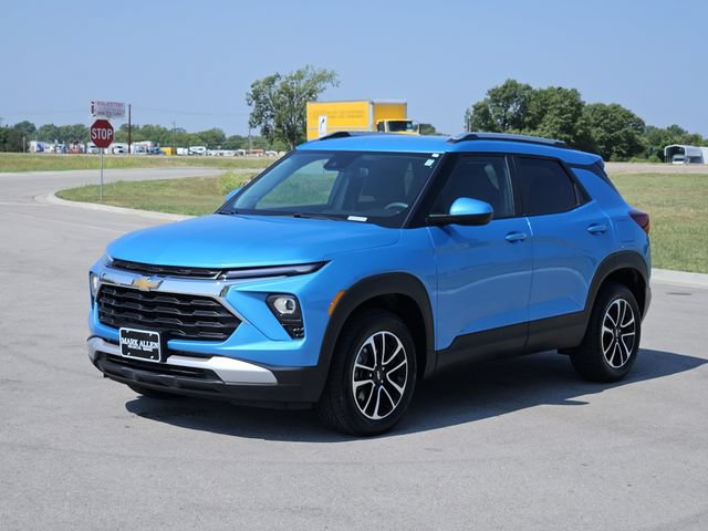 Used 2025 Chevrolet TrailBlazer LT AWD/4WD image 3