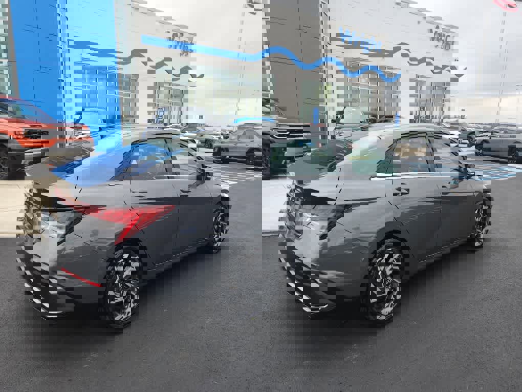 Used 2024 Hyundai Elantra SEL w/ Convenience Package image 2