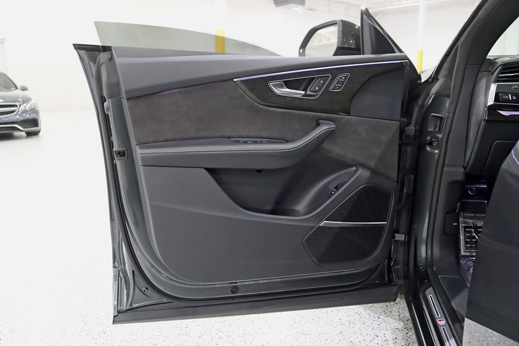 Used 2022 Audi SQ8 Prestige AWD/4WD image 36