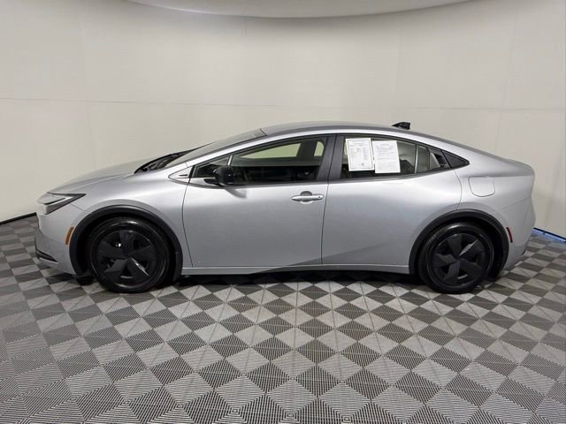Used 2026 Toyota Prius LE video 3