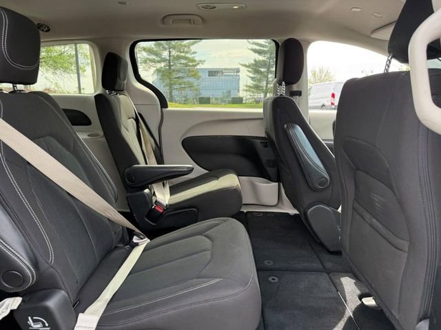 Used 2023 Chrysler Voyager LX FWD image 10