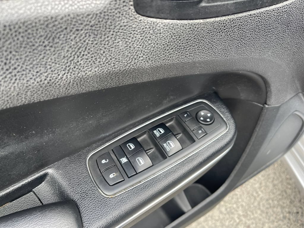 Used 2017 Chrysler 300 Limited RWD image 15