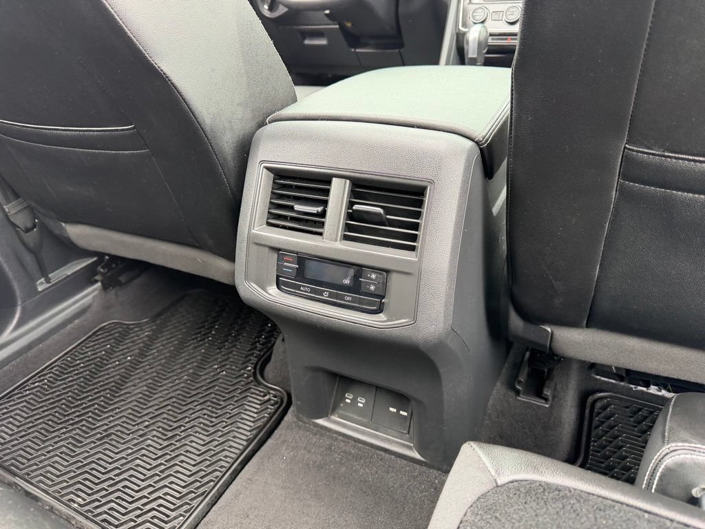 Used 2022 Volkswagen Atlas SEL AWD/4WD image 16