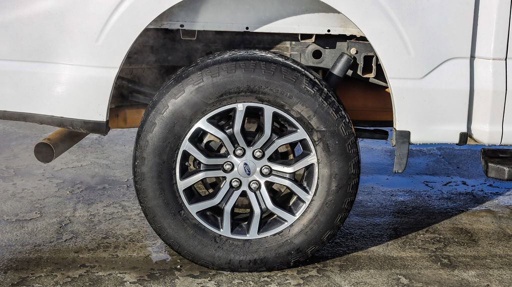 Used 2022 Ford F150 Lariat w/ Trailer Tow Package image 12