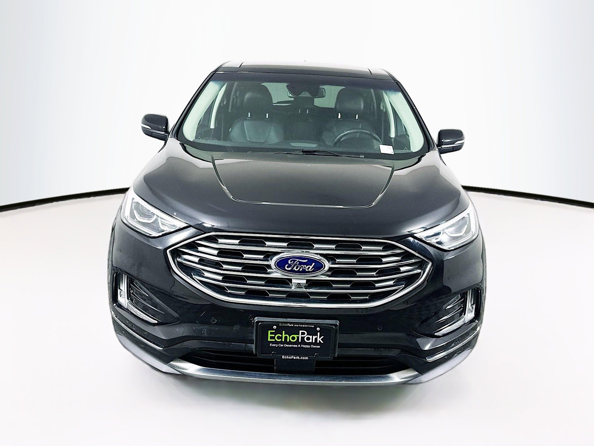 Used 2019 Ford Edge Titanium w/ Equipment Group 301A FWD image 2