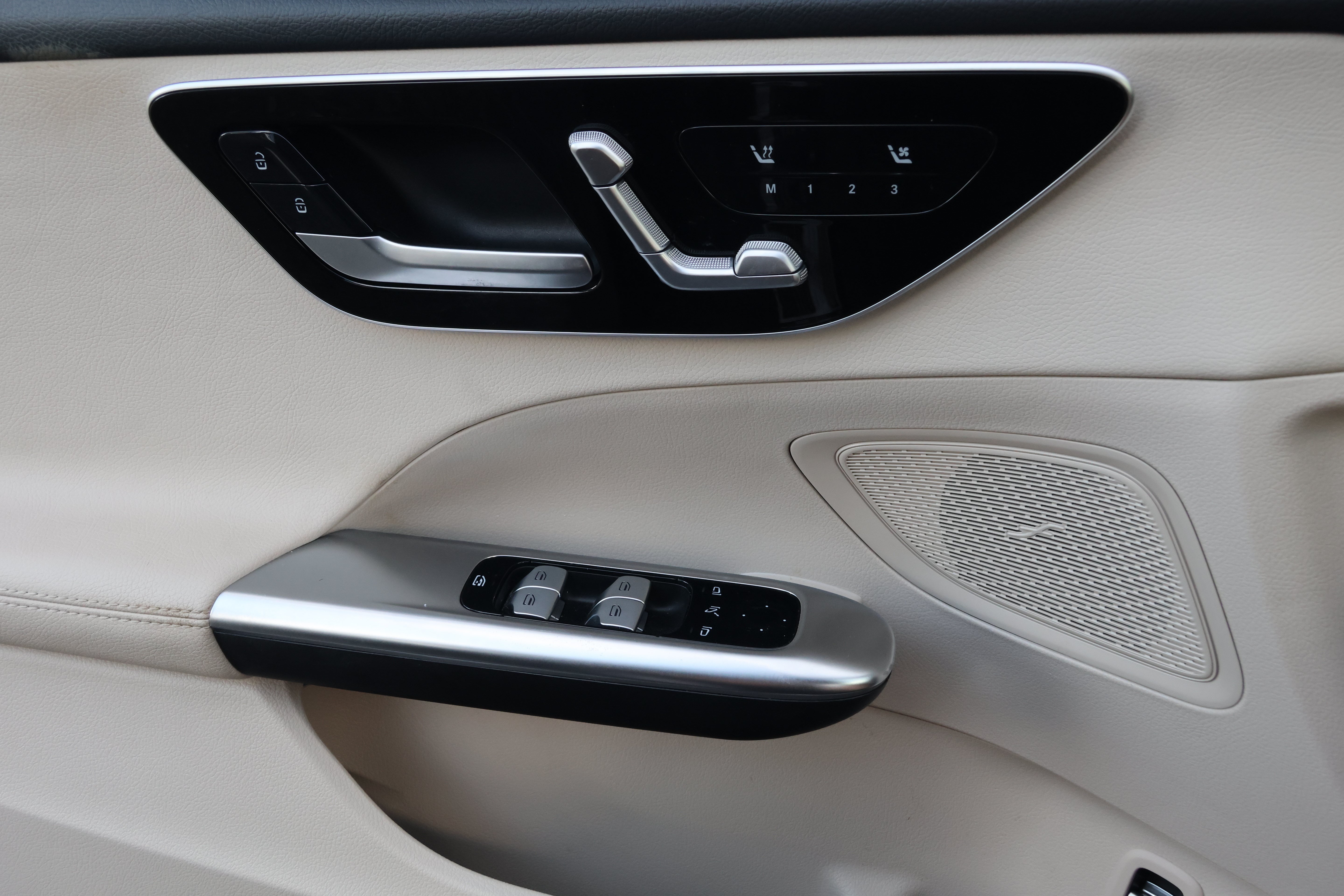 Used 2023 Mercedes-Benz C 300 Sedan image 12