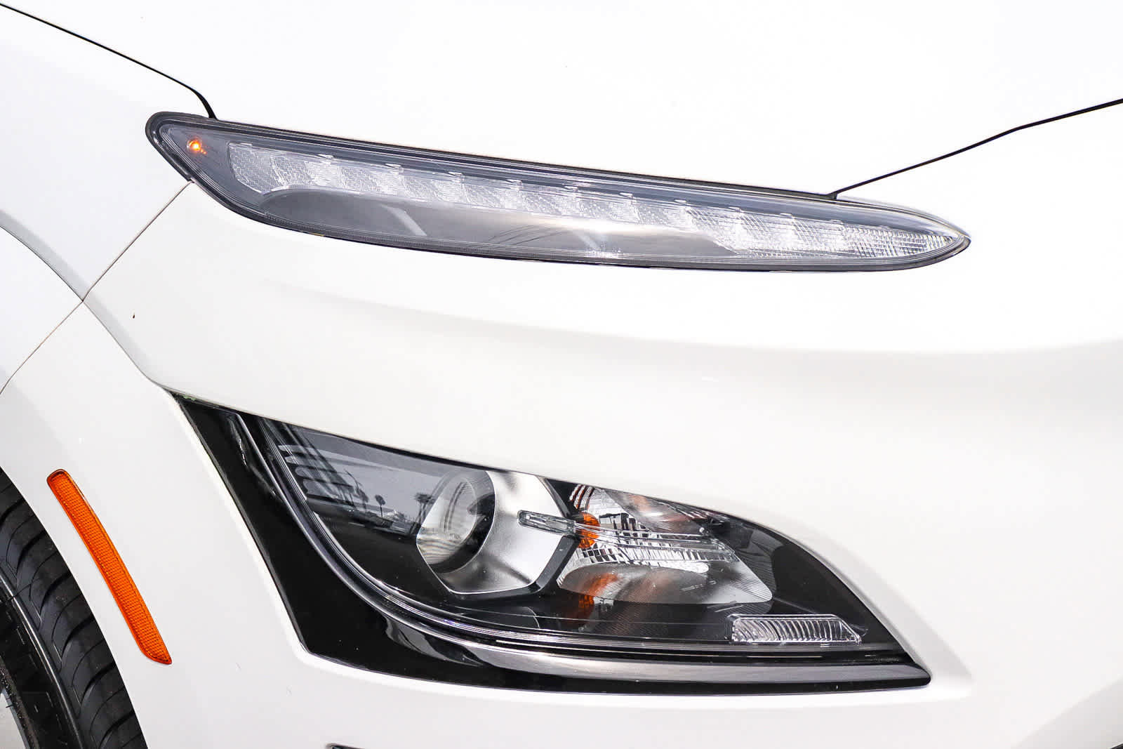 Used 2023 Hyundai Kona SE image 4