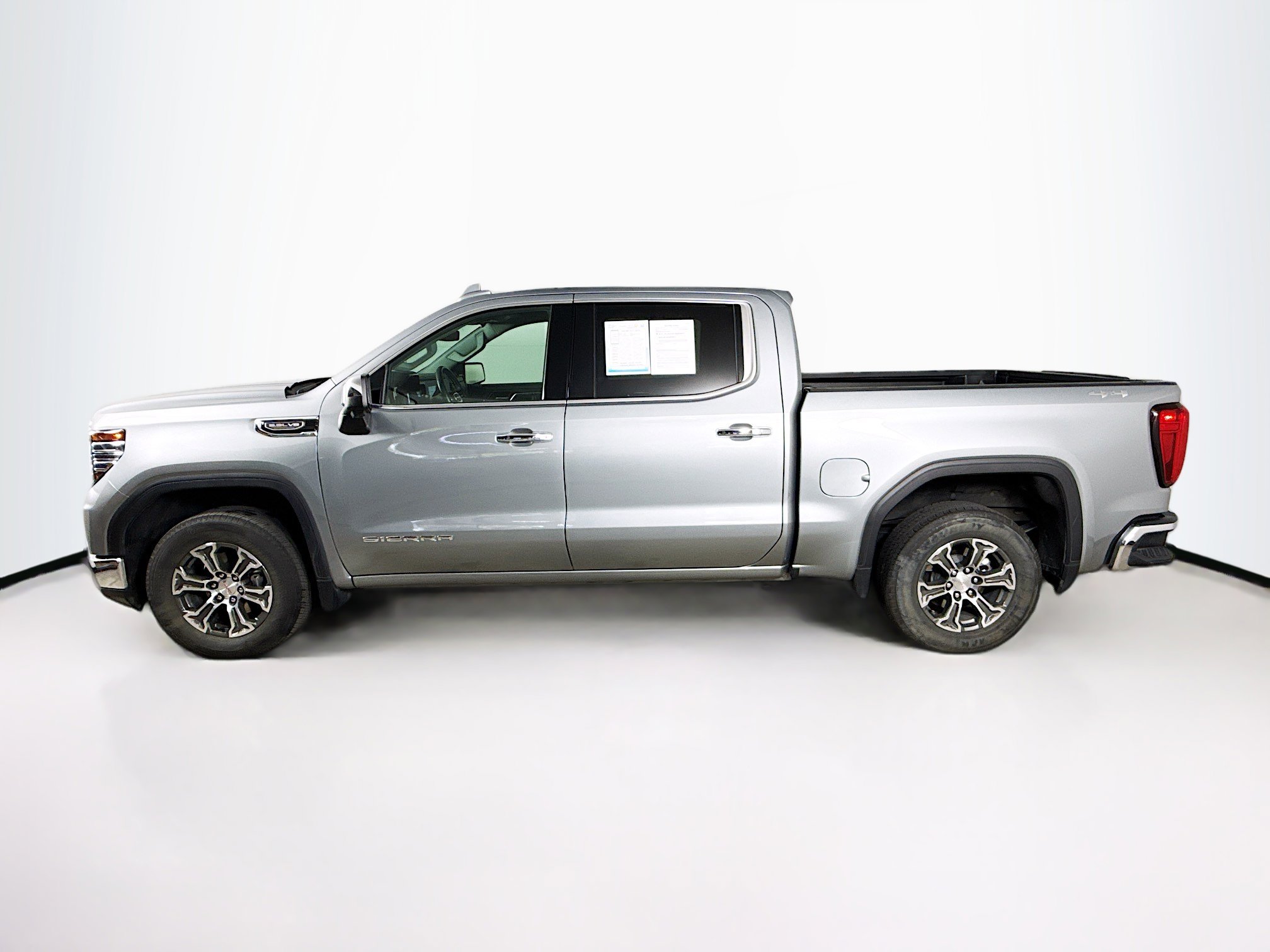 Used 2025 GMC Sierra 1500 SLT image 7