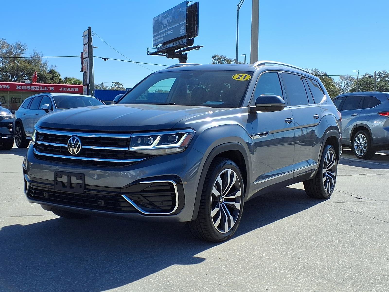 Used 2021 Volkswagen Atlas SEL R-Line image 3