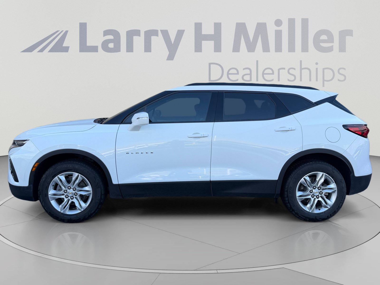 Used 2020 Chevrolet Blazer LT FWD image 2