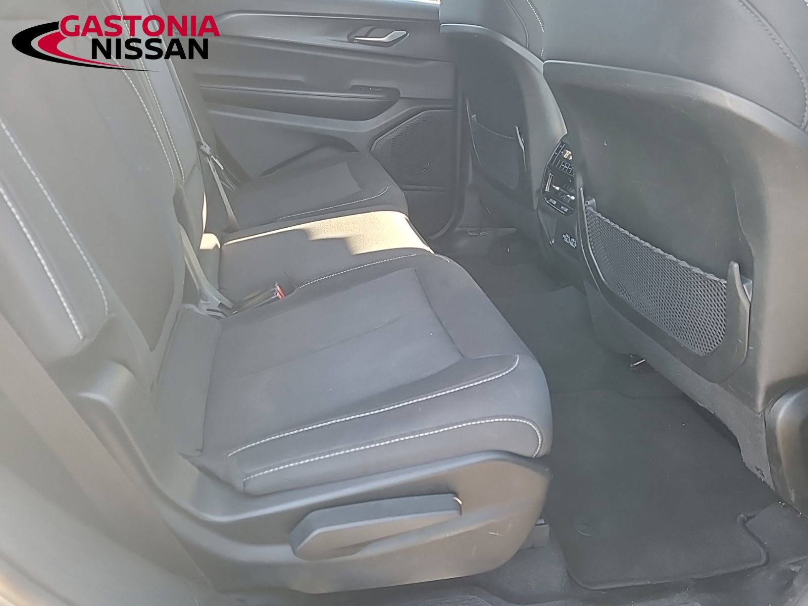 Used 2023 Jeep Grand Cherokee L Laredo image 23