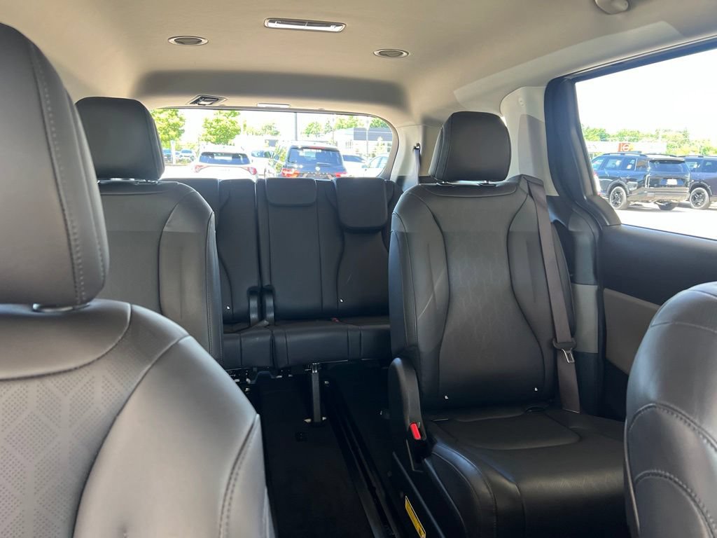 Certified 2025 Kia Carnival FWD image 22