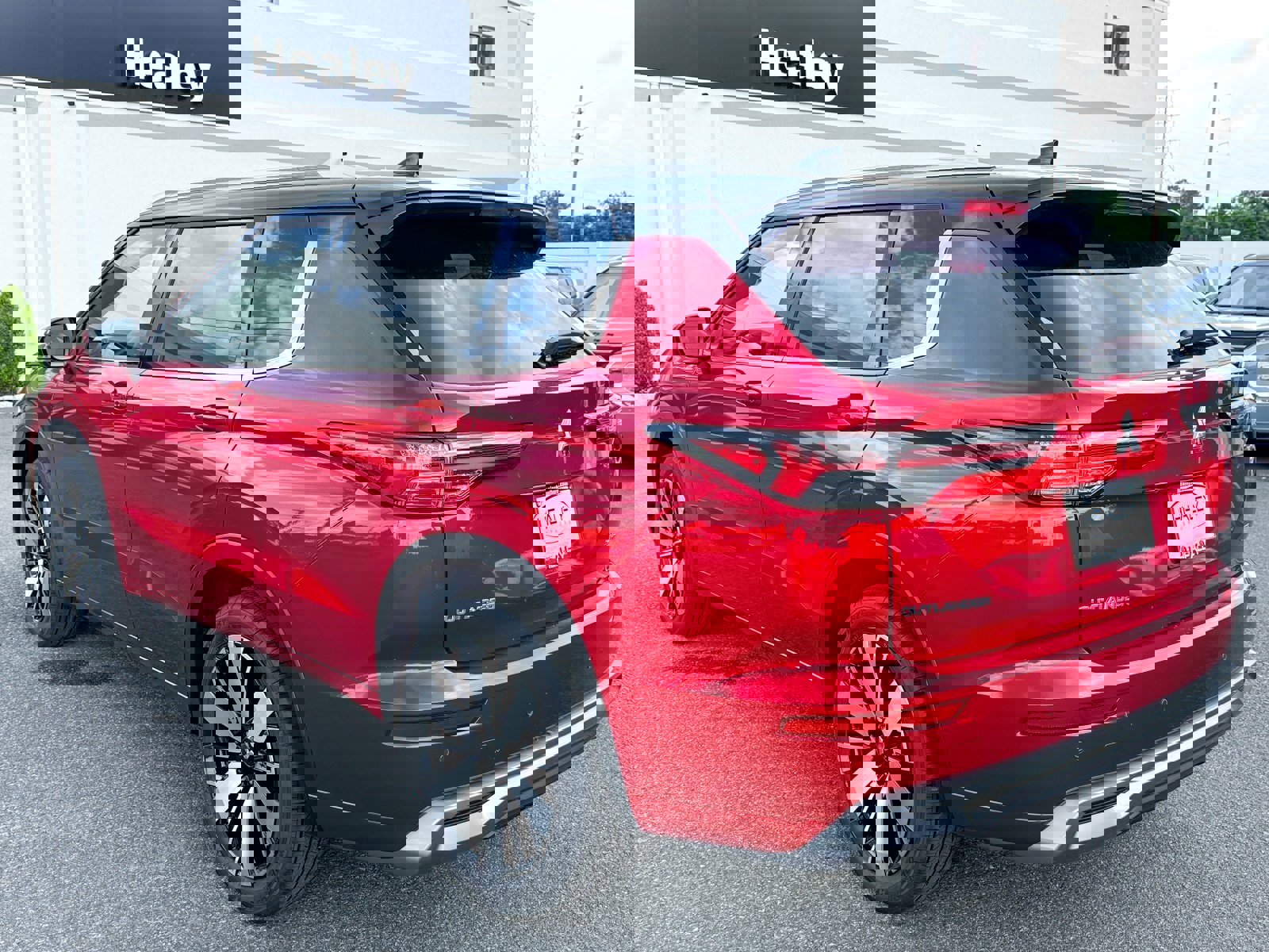 New 2025 Mitsubishi Outlander AWD image 2