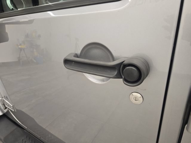 Used 2018 Jeep Wrangler Unlimited Sahara w/ Connectivity Group AWD/4WD image 19