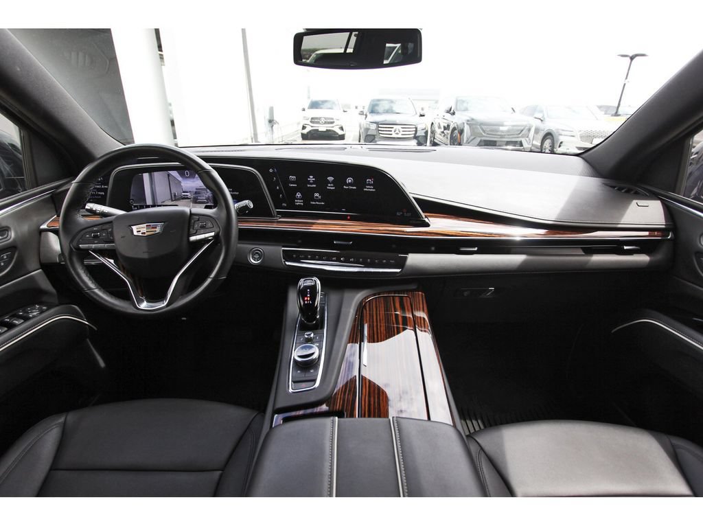 Used 2024 Cadillac Escalade ESV Luxury RWD image 9