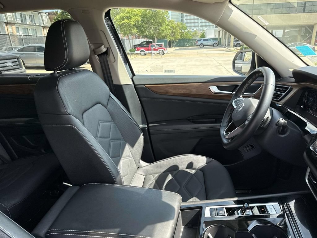 Used 2025 Volkswagen Atlas SE FWD image 10