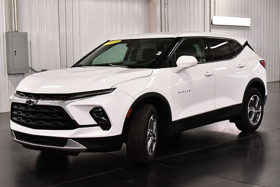 Used 2023 Chevrolet Blazer LT w/ Driver Confidence Package AWD/4WD image 3
