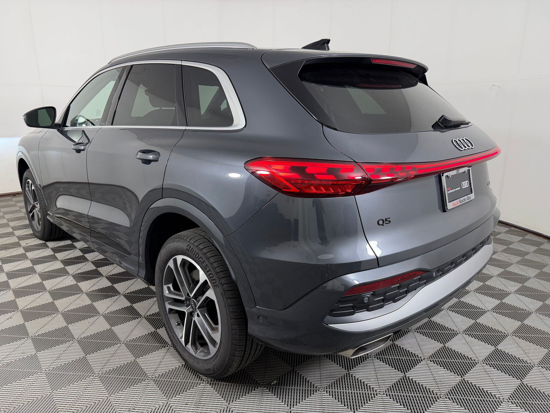 Certified 2025 Audi Q5 Premium w/ 19" Wheel Package AWD/4WD image 3