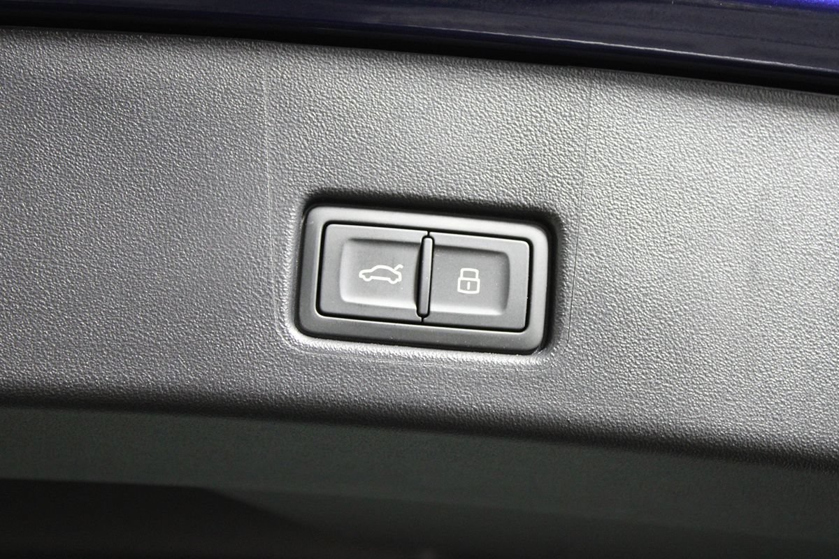 Used 2025 Audi Q4 e-tron Premium Plus w/ Premium Plus AWD/4WD image 29