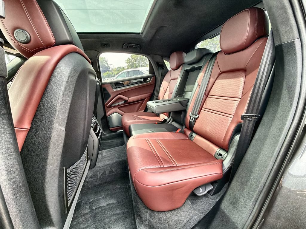Used 2024 Porsche Cayenne Turbo AWD/4WD image 27
