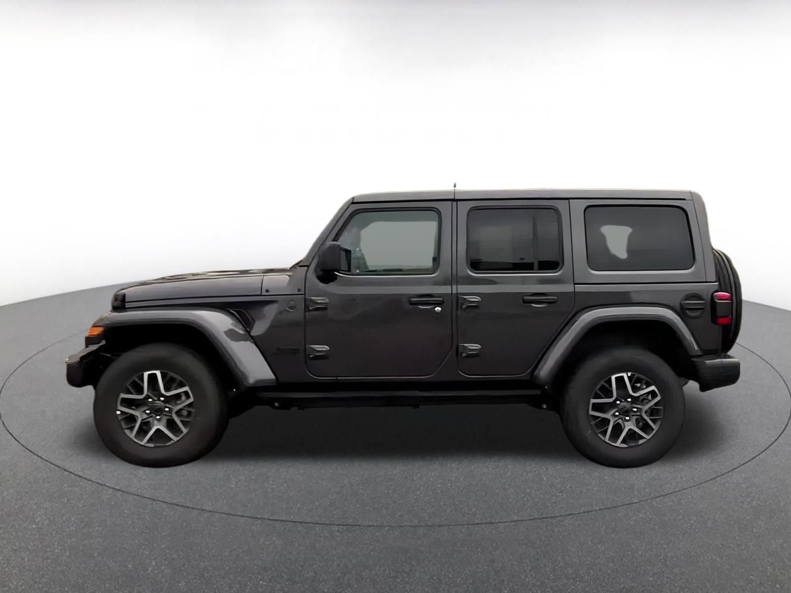 Used 2025 Jeep Wrangler Sahara image 7
