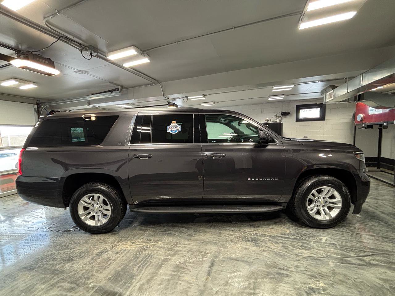 Used 2016 Chevrolet Suburban LT image 9