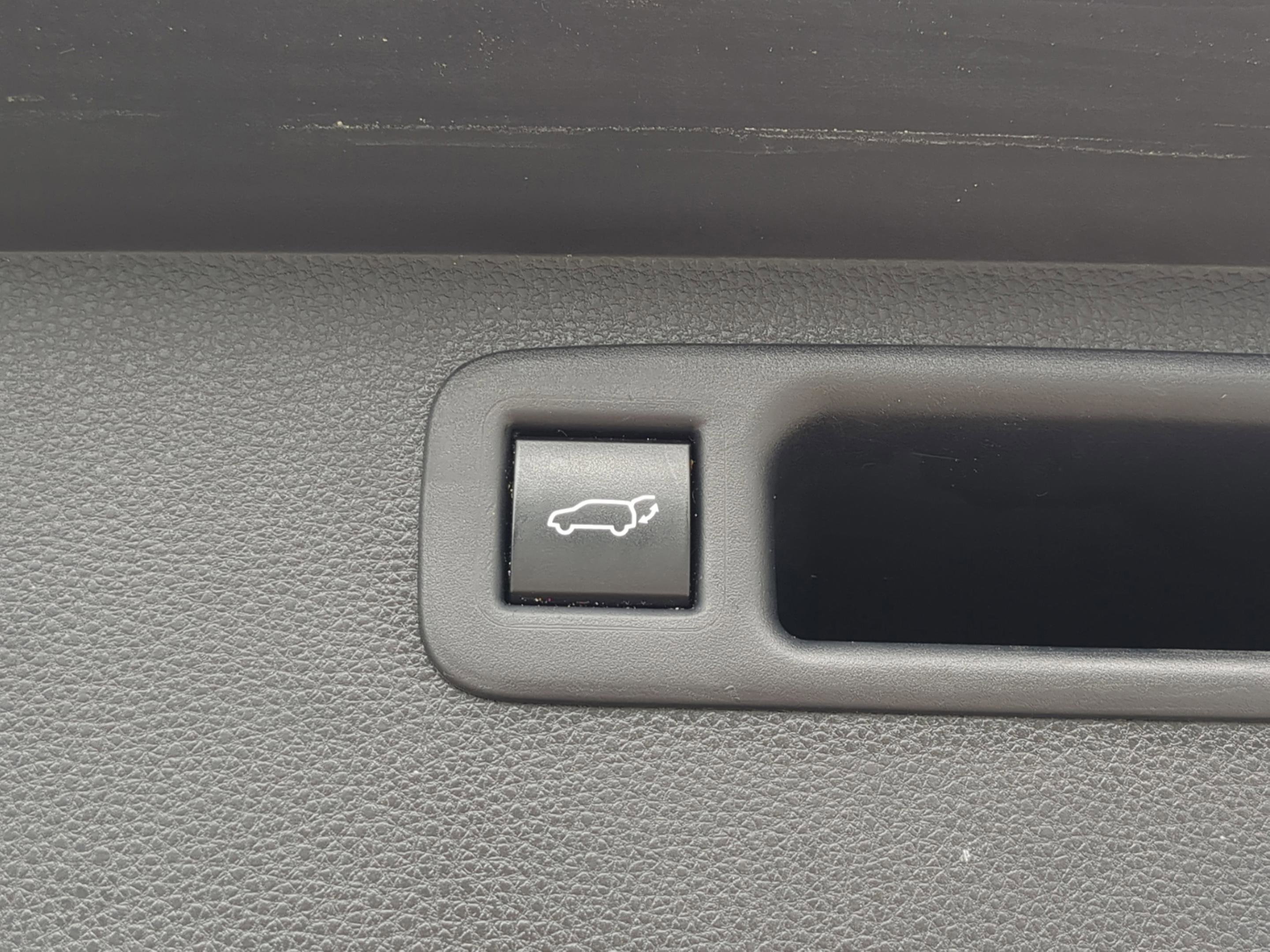 Used 2021 Toyota Highlander XLE FWD image 22