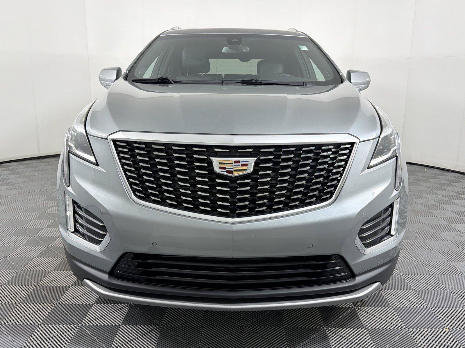 Used 2023 Cadillac XT5 Premium Luxury AWD/4WD image 2