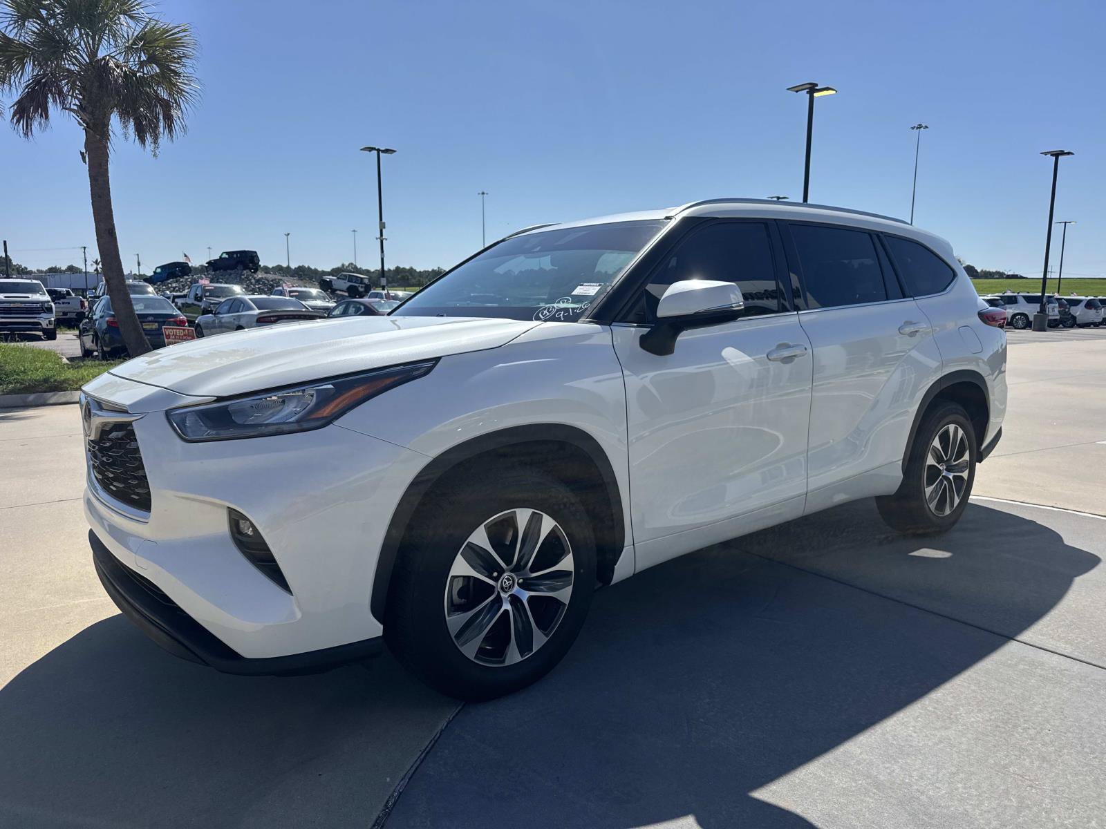 Used 2020 Toyota Highlander XLE FWD image 3