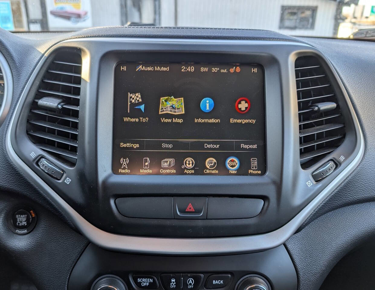 Used 2015 Jeep Cherokee Limited w/ Luxury Group image 16