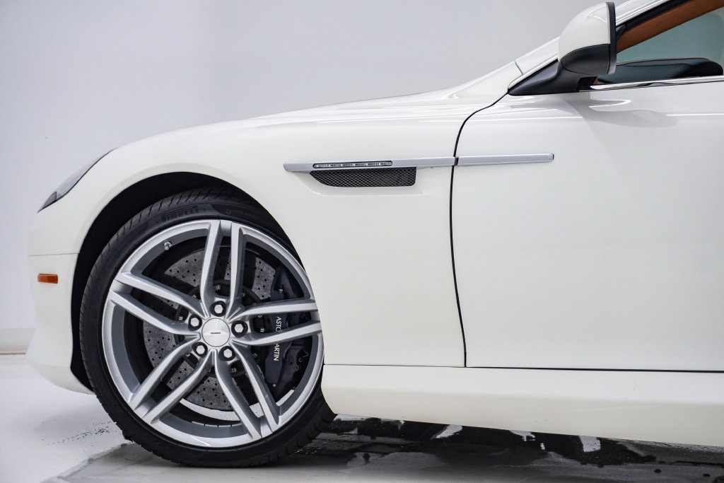 Used 2016 Aston Martin DB9 GT RWD image 16