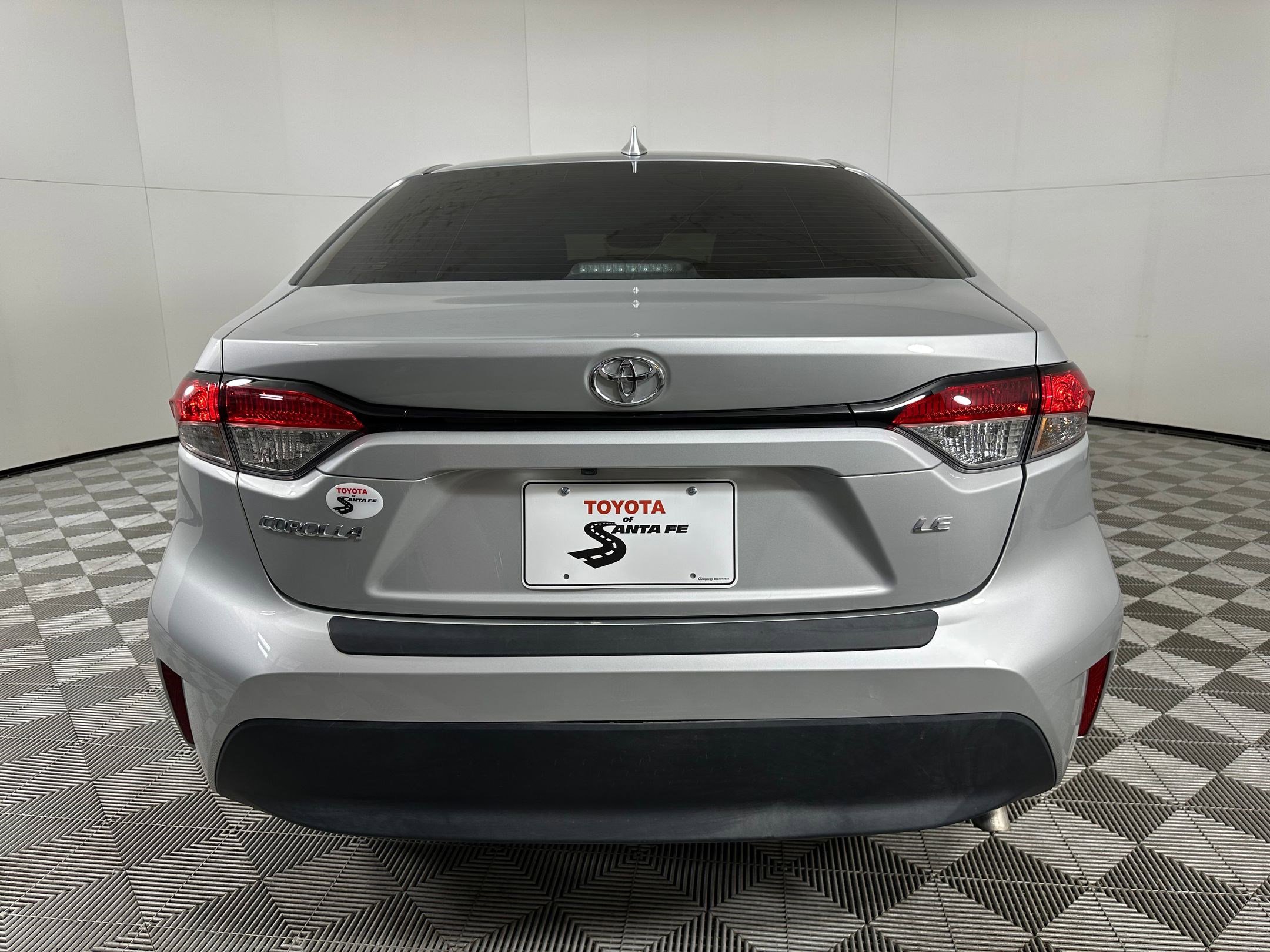 Used 2025 Toyota Corolla LE image 9