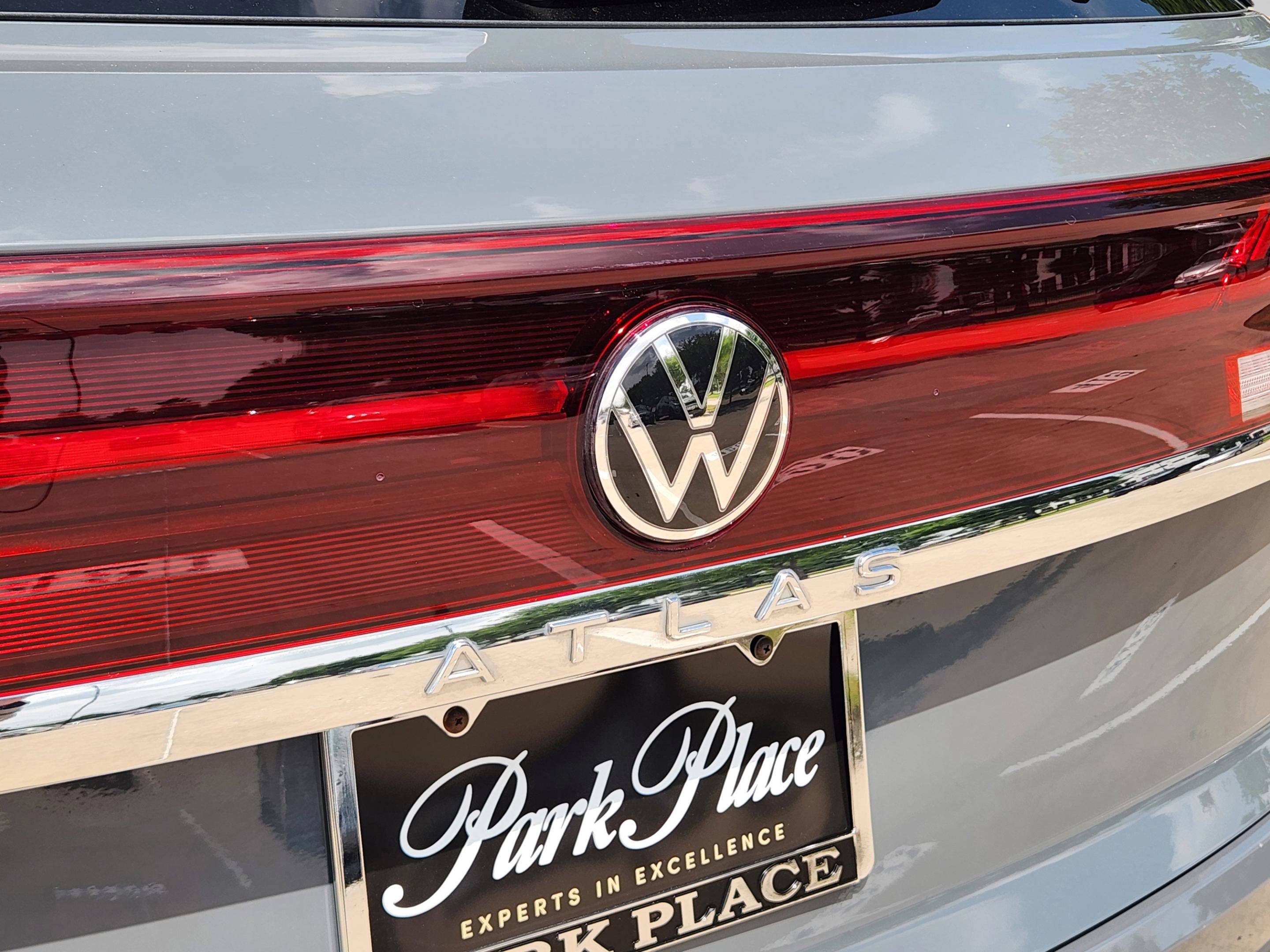 Used 2024 Volkswagen Atlas Cross Sport SEL R-Line AWD/4WD image 39