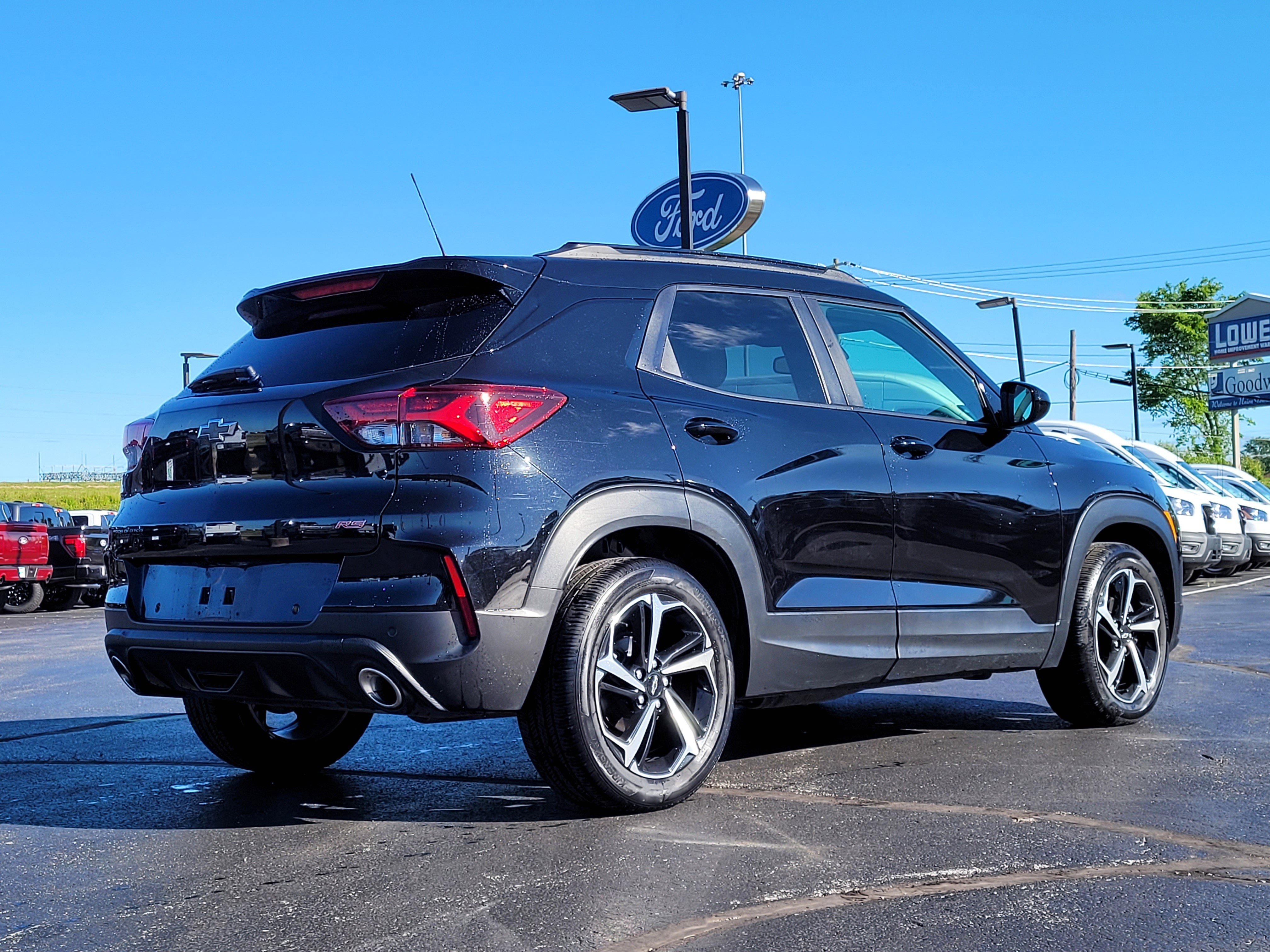 Used 2022 Chevrolet TrailBlazer RS w/ Sun and Liftgate Package FWD image 4