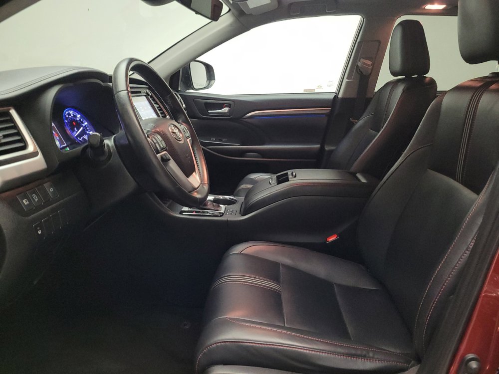Used 2019 Toyota Highlander SE AWD/4WD image 17