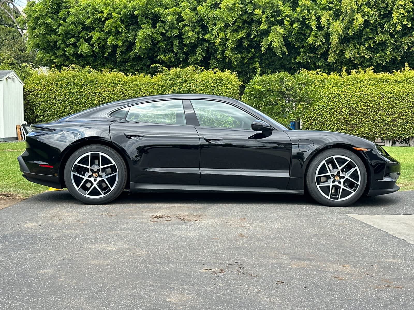 New 2026 Porsche Taycan 4S AWD/4WD image 9