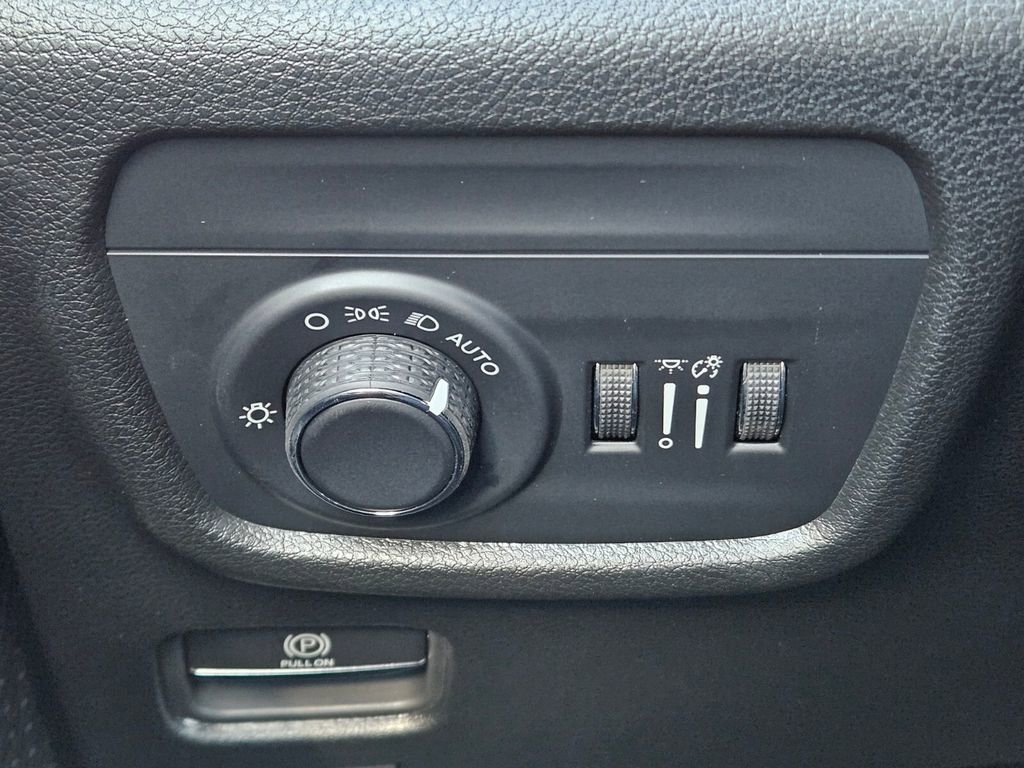 New 2025 Jeep Grand Cherokee Altitude image 21