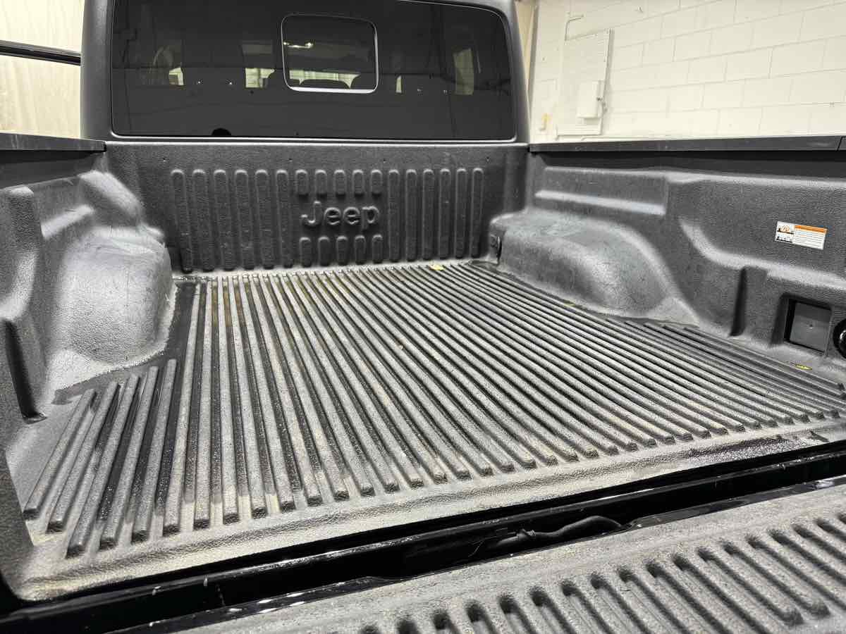 Used 2023 Jeep Gladiator Sport image 20