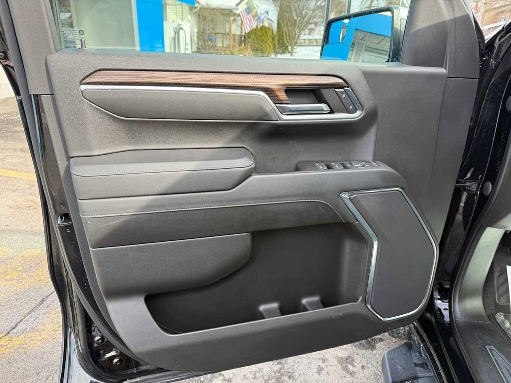 Used 2023 Chevrolet Silverado 1500 LT image 13