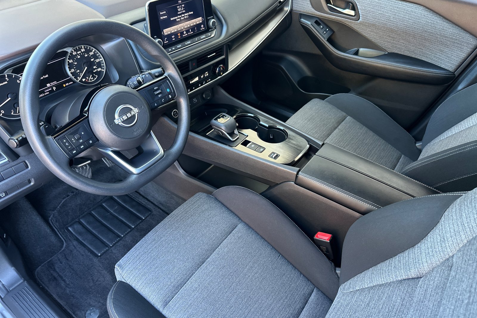 Used 2023 Nissan Rogue SV FWD image 10
