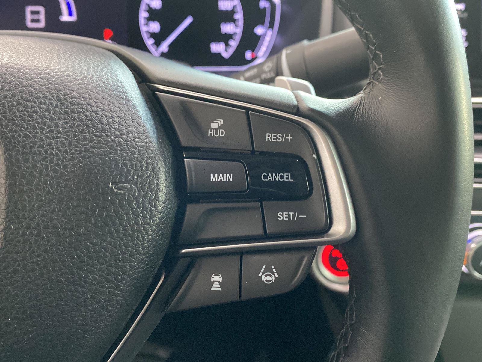 Used 2018 Honda Accord Touring image 32
