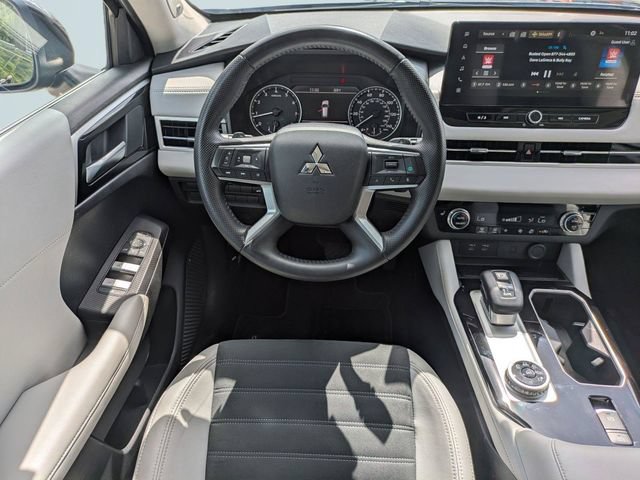 Used 2025 Mitsubishi Outlander SE FWD image 17