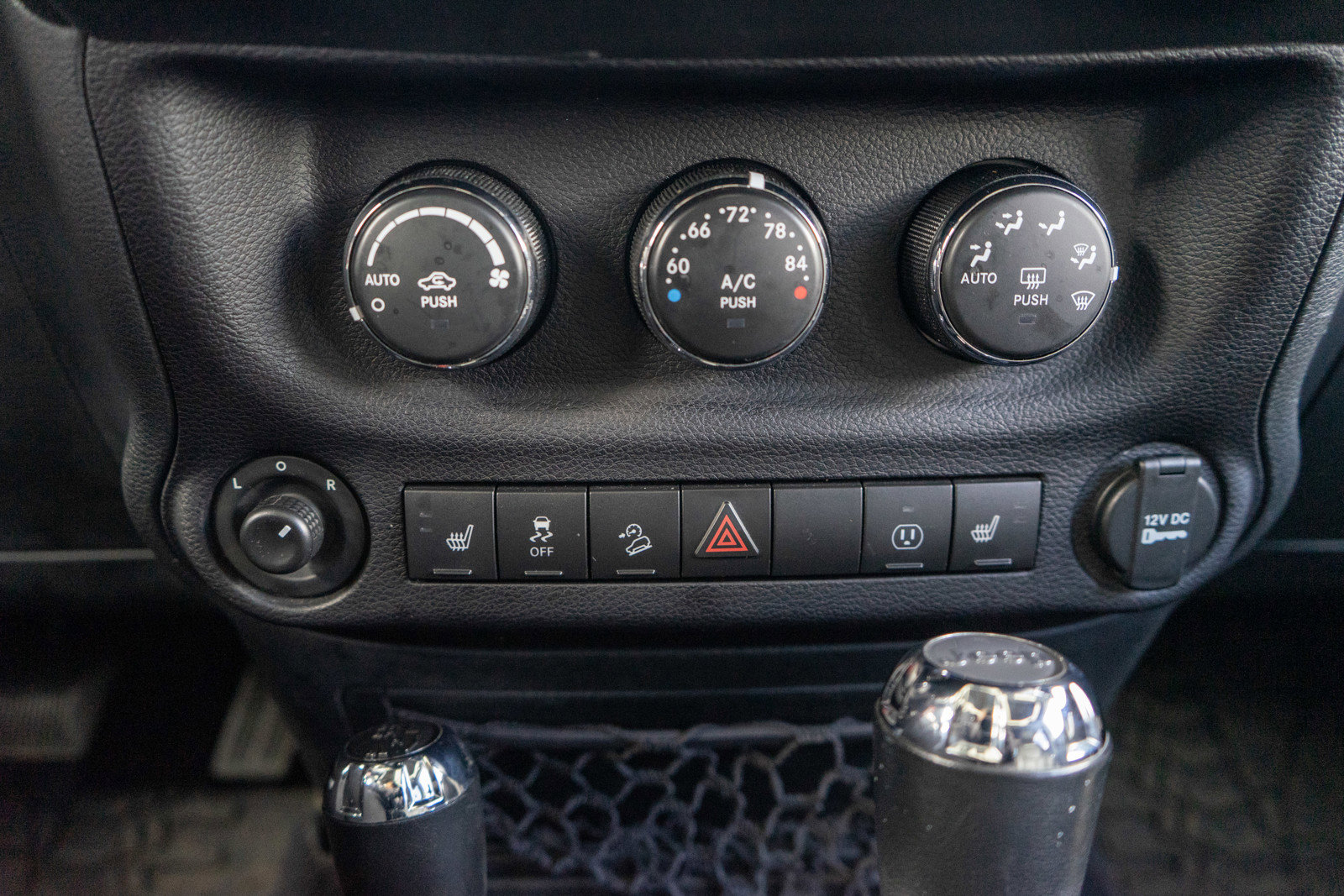 Used 2017 Jeep Wrangler Unlimited Rubicon AWD/4WD image 19