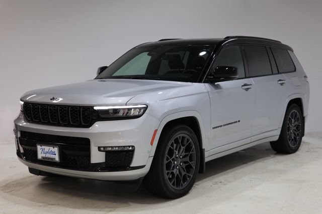 Used 2023 Jeep Grand Cherokee L Summit w/ Advanced Protech Group IV AWD/4WD image 3